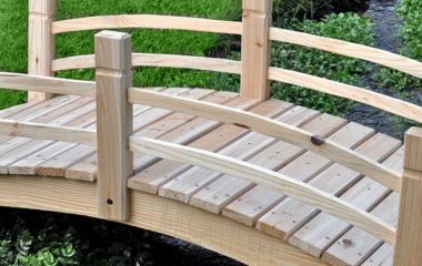 Мостики и настилы над рельефом: конструкции из дерева и металла